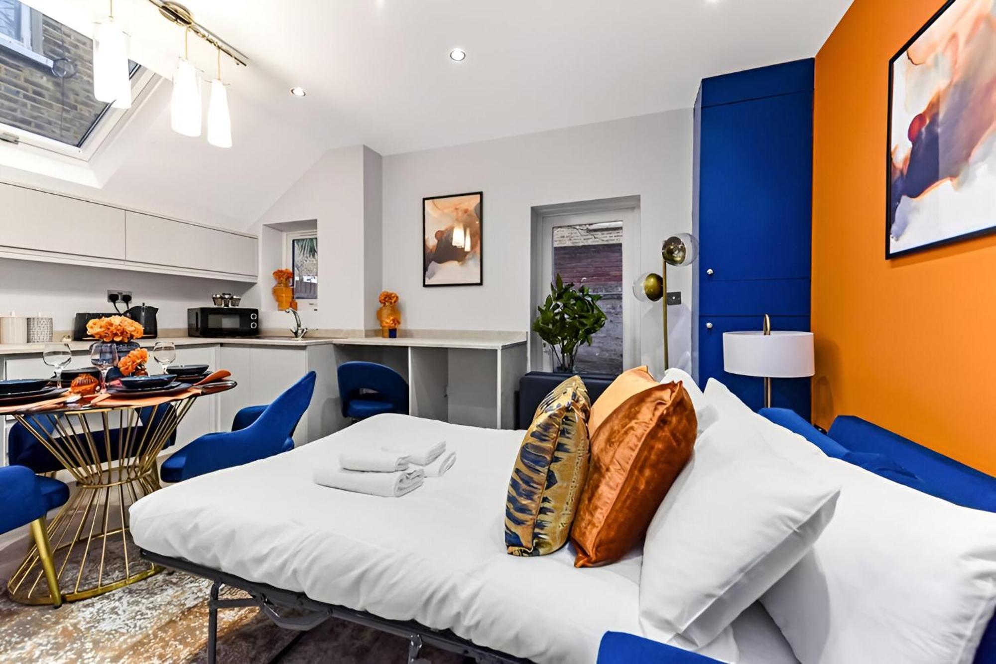 Appartamento Palatial Style House Secs To Lovely River Walk Londra