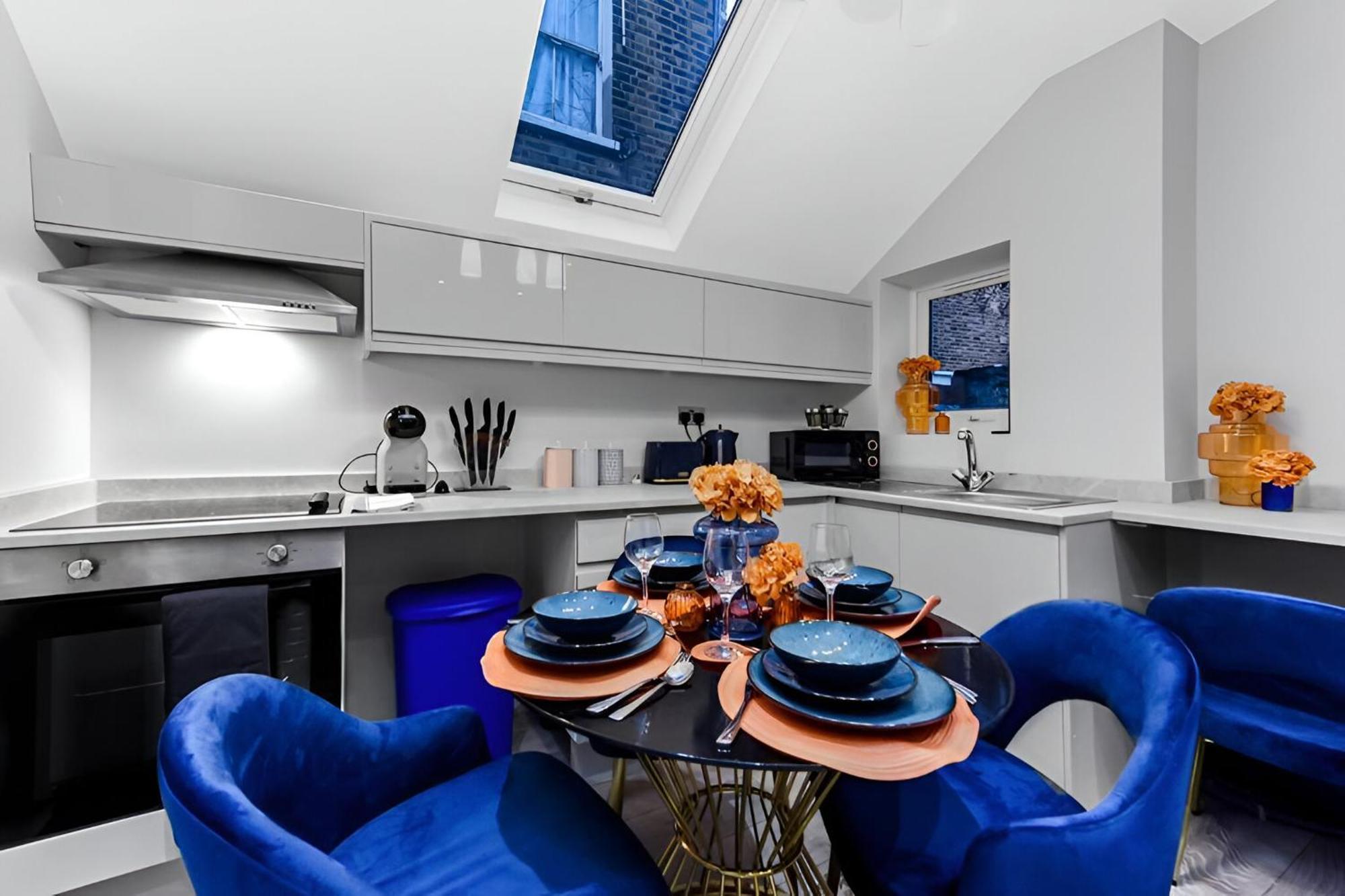 Palatial Style House Secs To Lovely River Walk * Londra