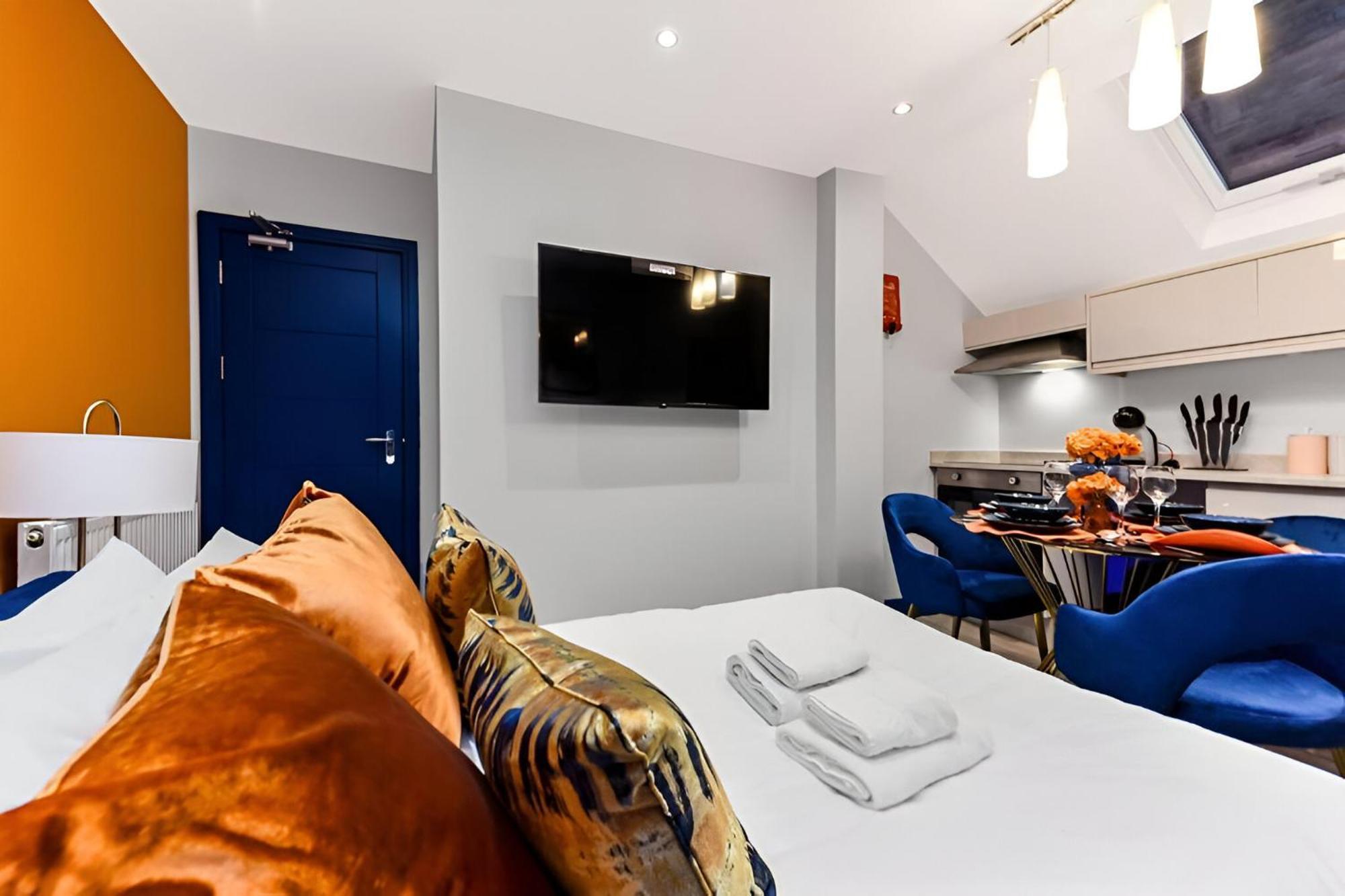 Appartamento Palatial Style House Secs To Lovely River Walk Londra
